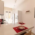 Cozy One-bedroom With 2 Balconies In Sempione District Daire